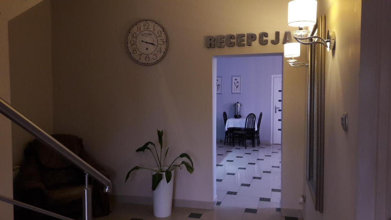 Maluch Hotell Tarczyn Exteriör bild