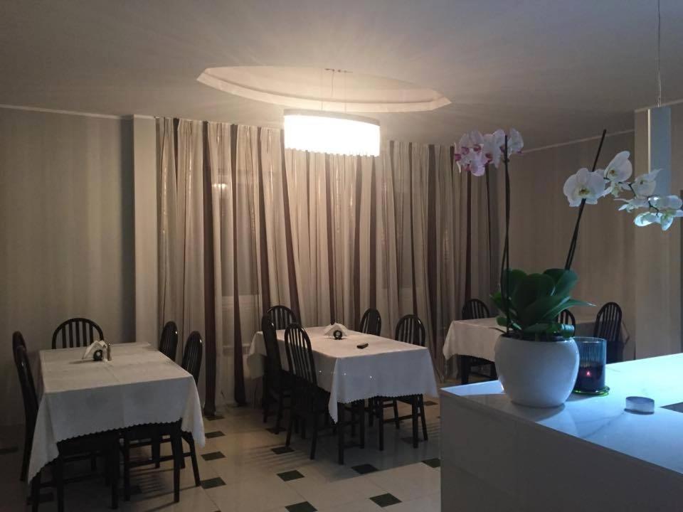Maluch Hotell Tarczyn Exteriör bild