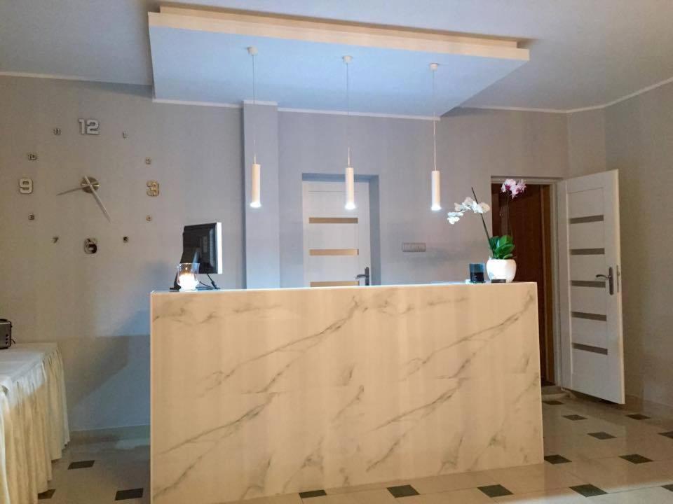 Maluch Hotell Tarczyn Exteriör bild